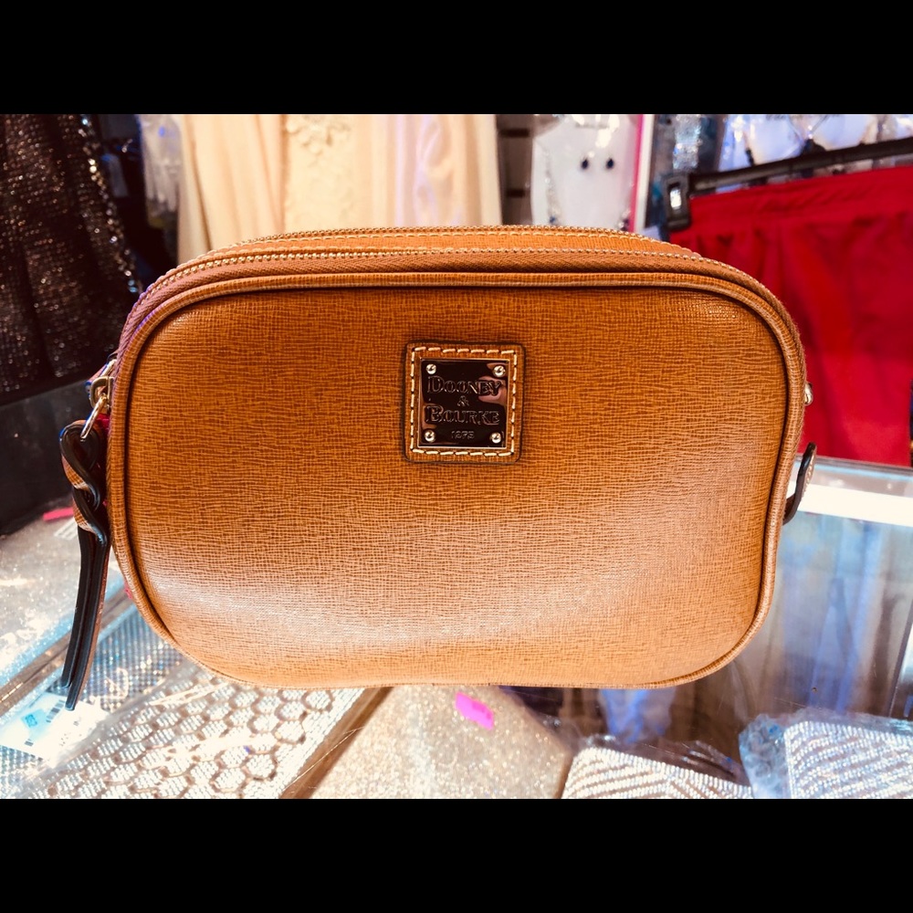 DOONEY & BOURKE- LOGO LOCK SHOULDER BAG - NWT